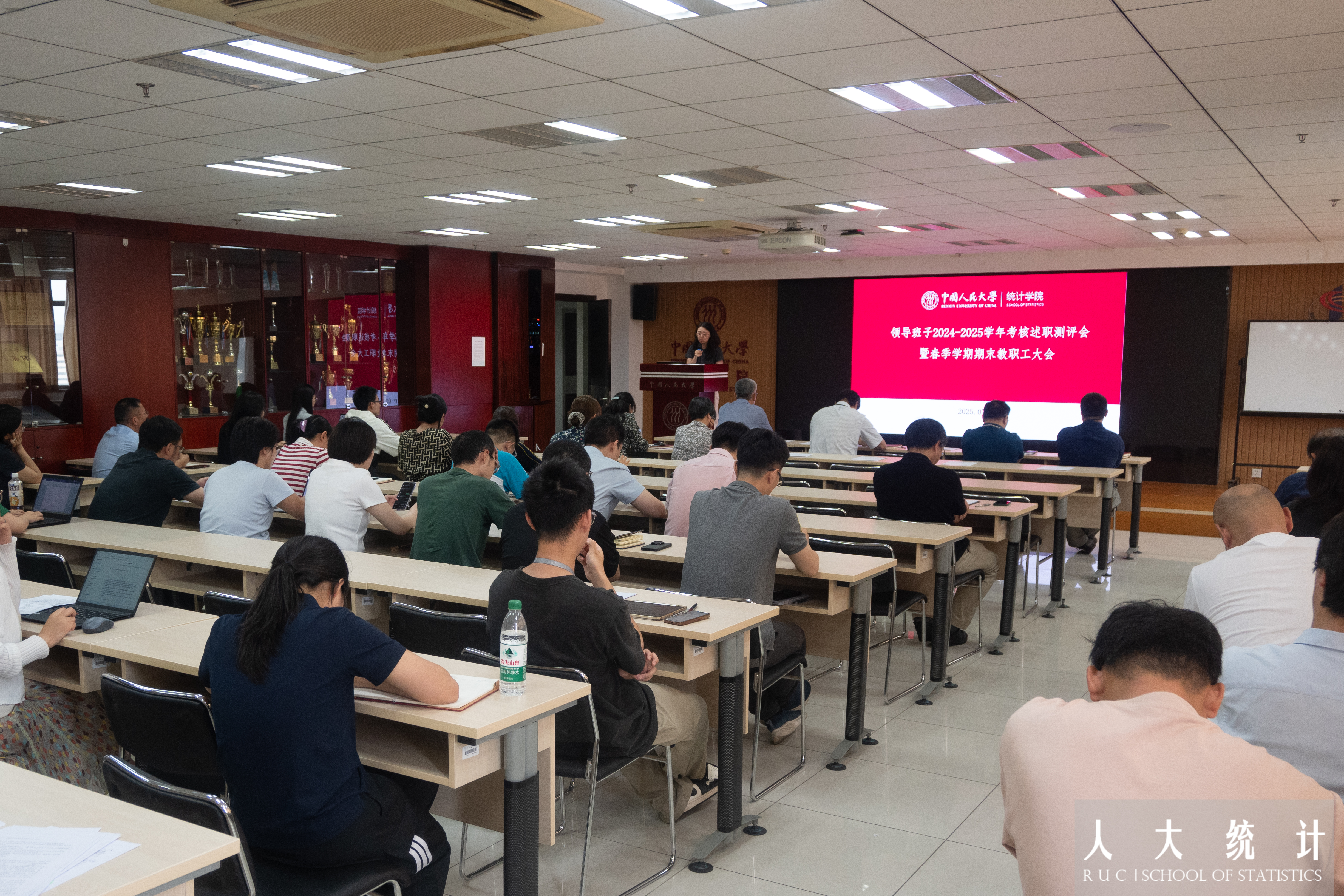 图8-会议全景.jpg